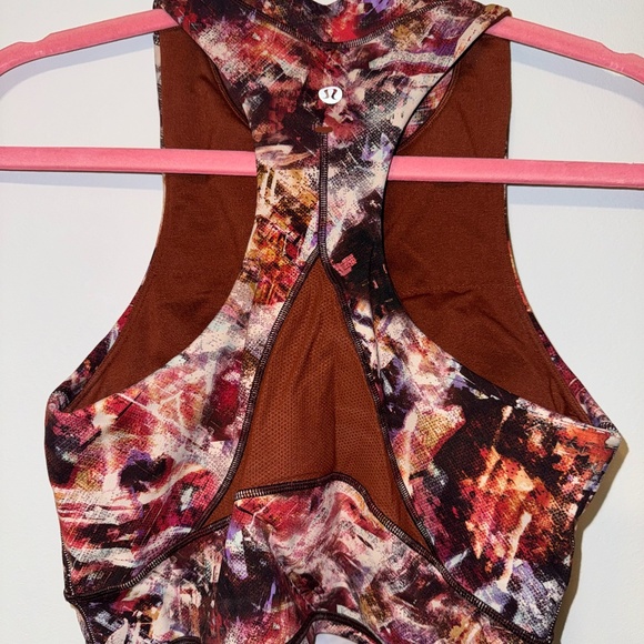 Lululemon Racerback Tank Cropped l Excellent Condition/Barely Worn l Rare Print - Picture 2 of 5